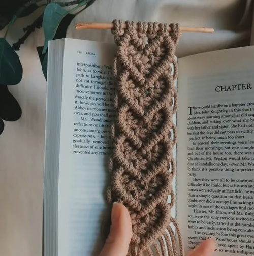DIY MACRAME BOOKMARK FOR BEGINNERS